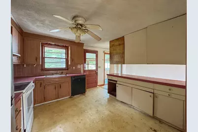 62 Carlisle St, Brockton, MA 02302 - Photo 9