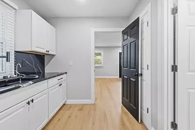 25 Shopping Ct, Agawam, MA 01101 - Photo 11