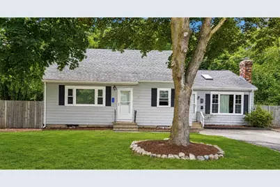 11 Munroe Dr, Plainville, MA 02762 - Photo 1