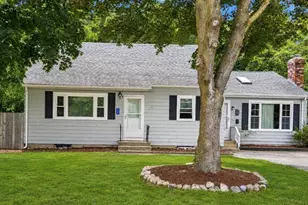 11 Munroe Dr, Plainville, MA 02762 - Photo 1