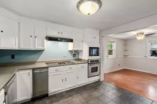 11 Munroe Dr, Plainville, MA 02762 - Photo 5