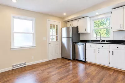 117 Lexington Ave, Lowell, MA 01854 - Photo 3