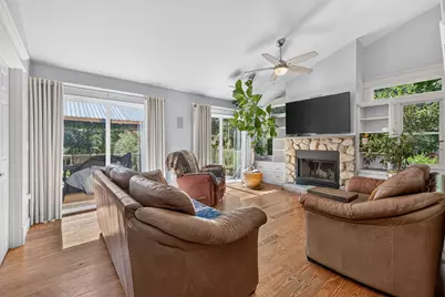 2 Monument Dr, Westport, MA 02790 - Photo 11