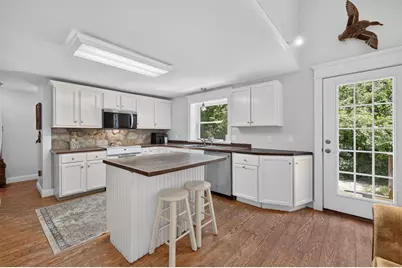 2 Monument Dr, Westport, MA 02790 - Photo 9