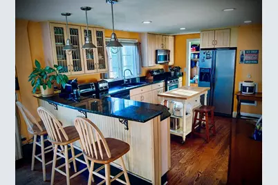 16 Middle St, Fairhaven, MA 02719 - Photo 3
