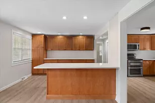 19 Cypress St, Oxford, MA 01540 - Photo 5