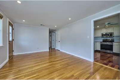 13 Forbes Ave, Burlington, MA 01803 - Photo 5