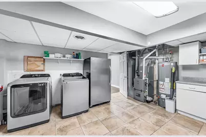 10 Robert Dr, Holyoke, MA 01040 - Photo 33