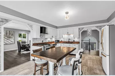 10 Robert Dr, Holyoke, MA 01040 - Photo 9