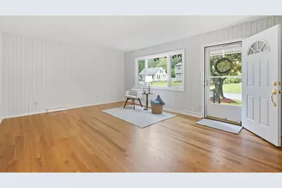 161 Wolcott Ave, West Springfield, MA 01089 - Photo 9