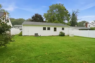 161 Wolcott Ave, West Springfield, MA 01089 - Photo 35
