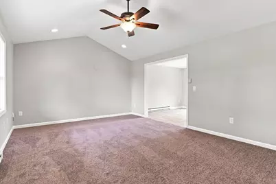 192 Empire St, Chicopee, MA 01013 - Photo 9