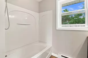 192 Empire St, Chicopee, MA 01013 - Photo 23
