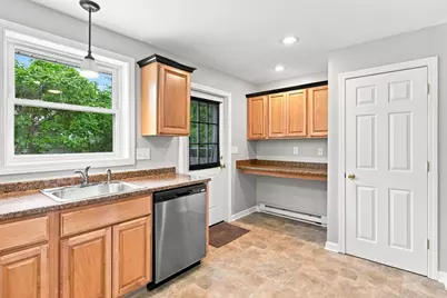 192 Empire St, Chicopee, MA 01013 - Photo 17