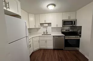 39 Berlin St, Clinton, MA 01510 - Photo 3