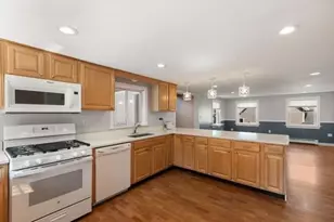 8 Herbert St, Wakefield, MA 01880 - Photo 9