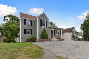 8 Herbert St, Wakefield, MA 01880 - Photo 3