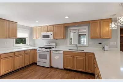 8 Herbert St, Wakefield, MA 01880 - Photo 7