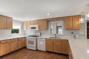 8 Herbert St, Wakefield, MA 01880 - Photo 7