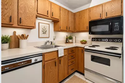 666 Main St #208, Winchester, MA 01890 - Photo 3