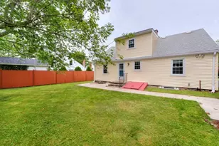 27 Mayflower Cir, Worcester, MA 01606 - Photo 7