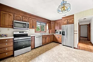 37 Charles Hill Rd, Holyoke, MA 01040 - Photo 9
