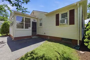 25 Gertrude St, Springfield, MA 01118 - Photo 3