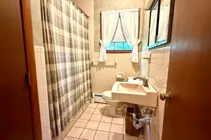 1183 Dutton St, New Bedford, MA 02745 - Photo 17