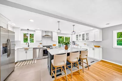 9 Valerie Ave, Billerica, MA 01821 - Photo 3
