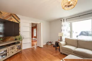 719 Warren Ave, Swansea, MA 02777 - Photo 15