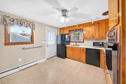 33 Fairchild Ave, Saugus, MA 01906 - Photo 9