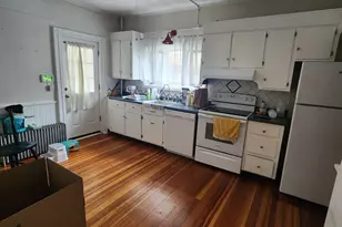34 Laurel St, Holyoke, MA 01040 - Photo 3
