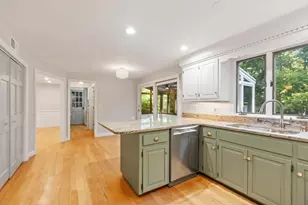 4 Wellington Cir, Andover, MA 01810 - Photo 9