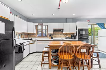 7 Plymouth St, New Bedford, MA 02740 - Photo 9