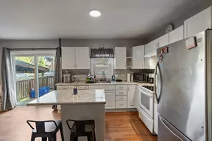 13 Cook St, Holyoke, MA 01040 - Photo 9