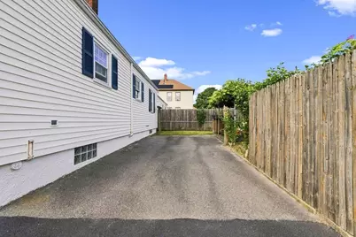5 Brewster St, New Bedford, MA 02745 - Photo 25