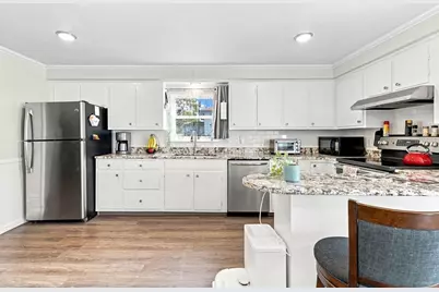 12 Waverly St, Taunton, MA 02780 - Photo 7