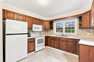 37 Highland Ave, Leominster, MA 01453 - Photo 9