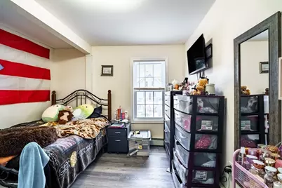 26 Benefit St, Southbridge, MA 01550 - Photo 9