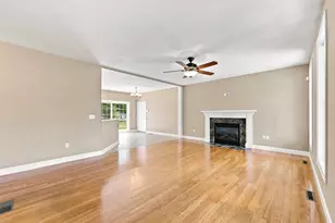 33 Caddyshack Dr, Chicopee, MA 01020 - Photo 7