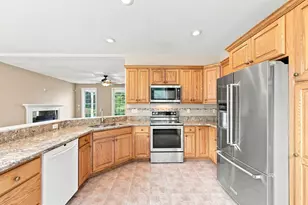 33 Caddyshack Dr, Chicopee, MA 01020 - Photo 15