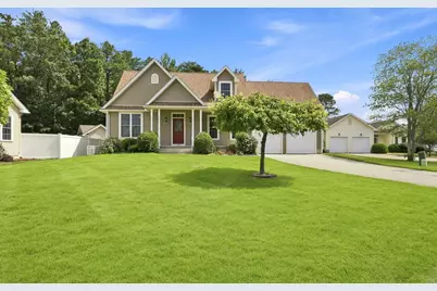 33 Caddyshack Dr, Chicopee, MA 01020 - Photo 1