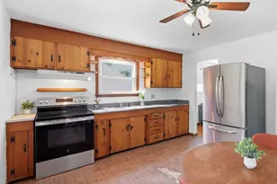 956 Ryan Rd, Northampton, MA 01062 - Photo 3