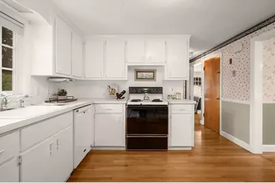 8 Irving St, Danvers, MA 01923 - Photo 11