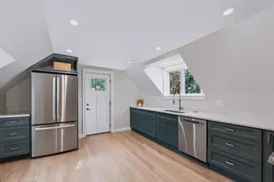 19 Charnock St, Beverly, MA 01915 - Photo 5