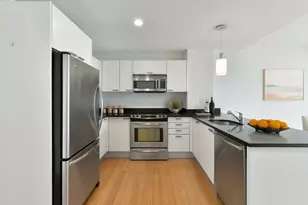 2 Earhart St, Cambridge, MA 02141 - Photo 15