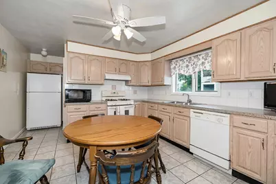 22 Victoria St, Somerville, MA 02144 - Photo 3