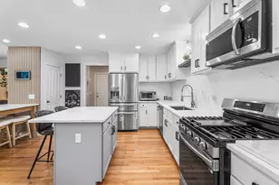 16 Country Candle Ln, Northborough, MA 01532 - Photo 7