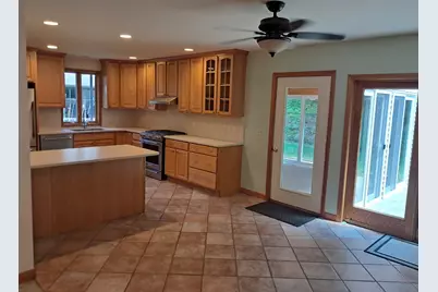 55 Howard St, Lunenburg, MA 01462 - Photo 11