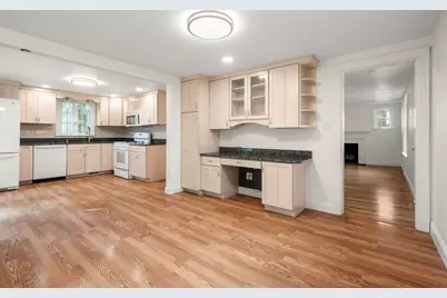 26 Elliott St, Reading, MA 01867 - Photo 3